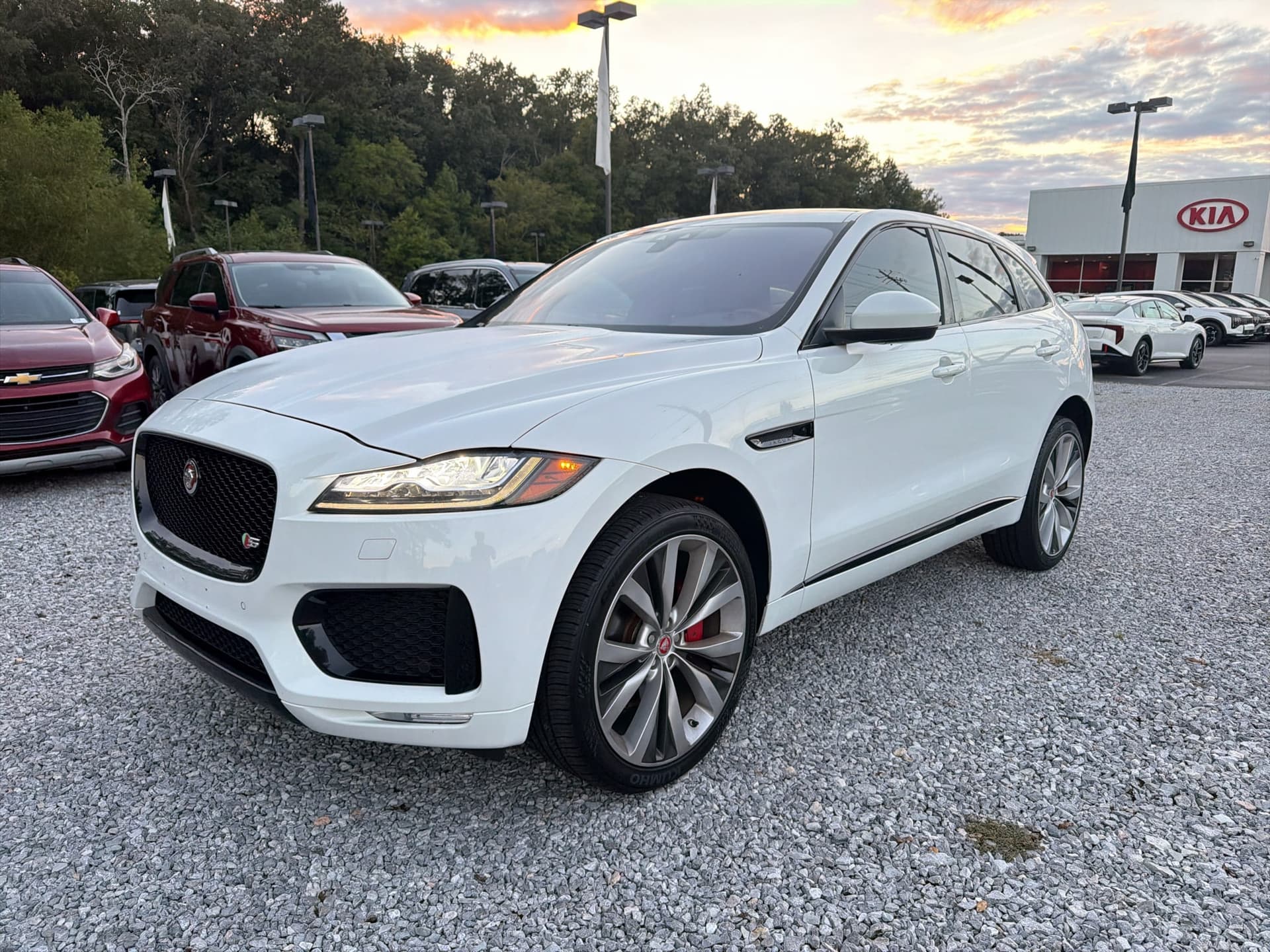 2017 Jaguar F-PACE S — photo 1 of 30