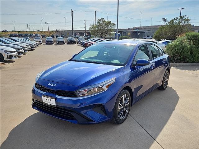 2024 Kia Forte LXS — photo 1 of 20