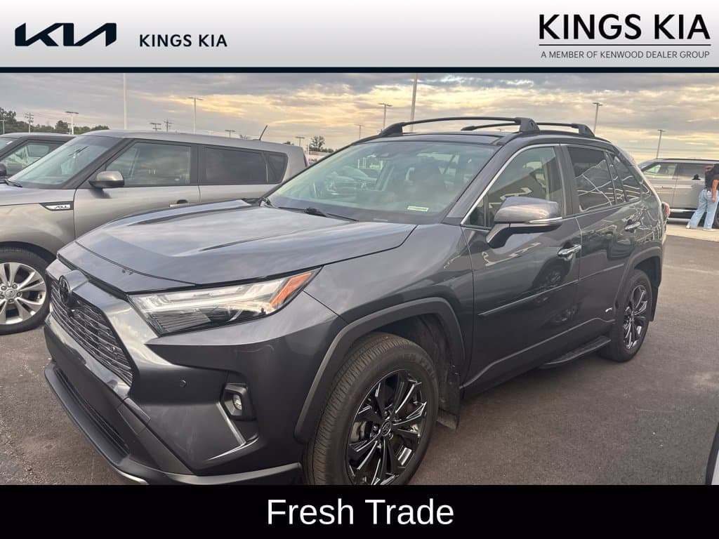 2025 Toyota RAV4 Hybrid Limited — photo 1 of 2