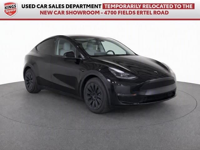 2024 Tesla Model Y Long Range — photo 1 of 36