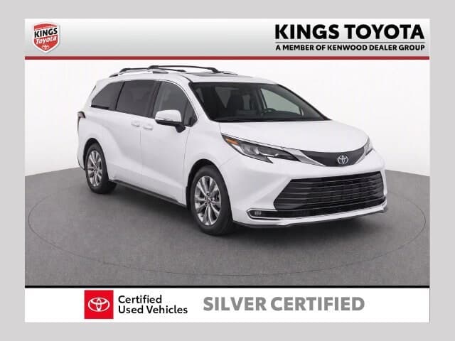 2022 Toyota Sienna Platinum — photo 1 of 34