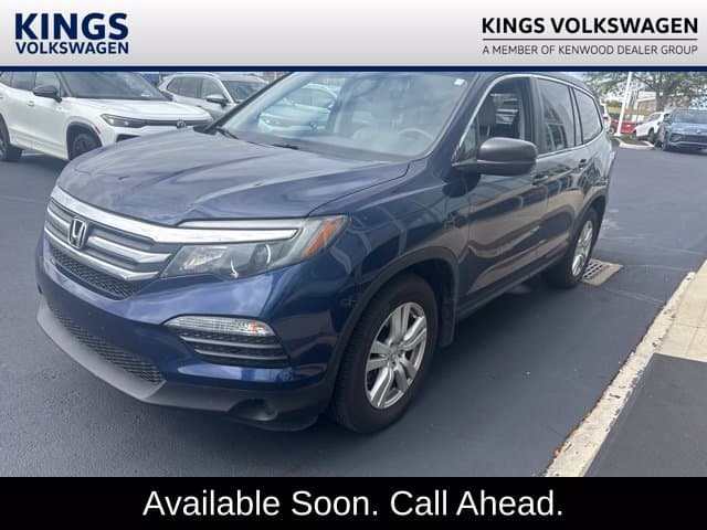 2017 Honda Pilot LX — photo 1 of 6