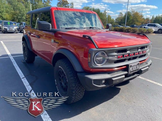 2023 Ford Bronco Base — photo 1 of 5
