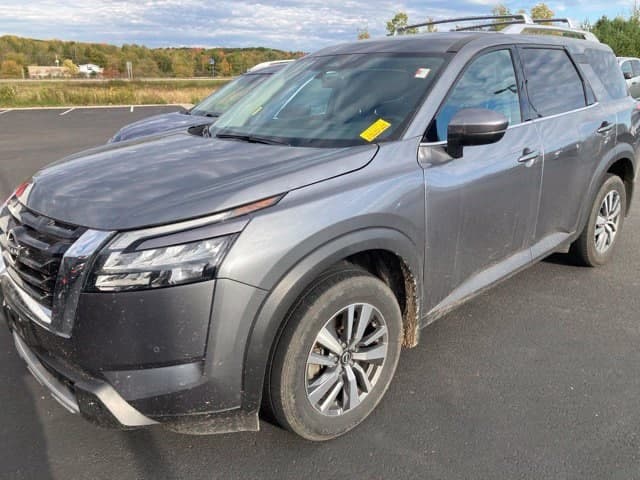 2025 Nissan Pathfinder SL — photo 1 of 5