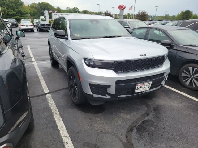 2021 Jeep Grand Cherokee L Laredo — photo 1 of 4