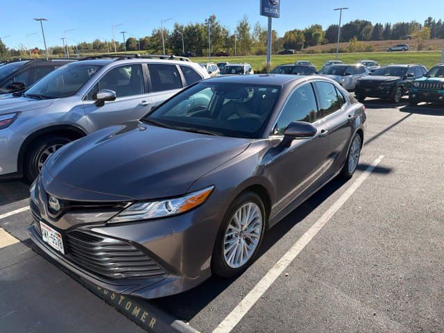 2020 Toyota Camry Hybrid XLE — photo 1 of 6
