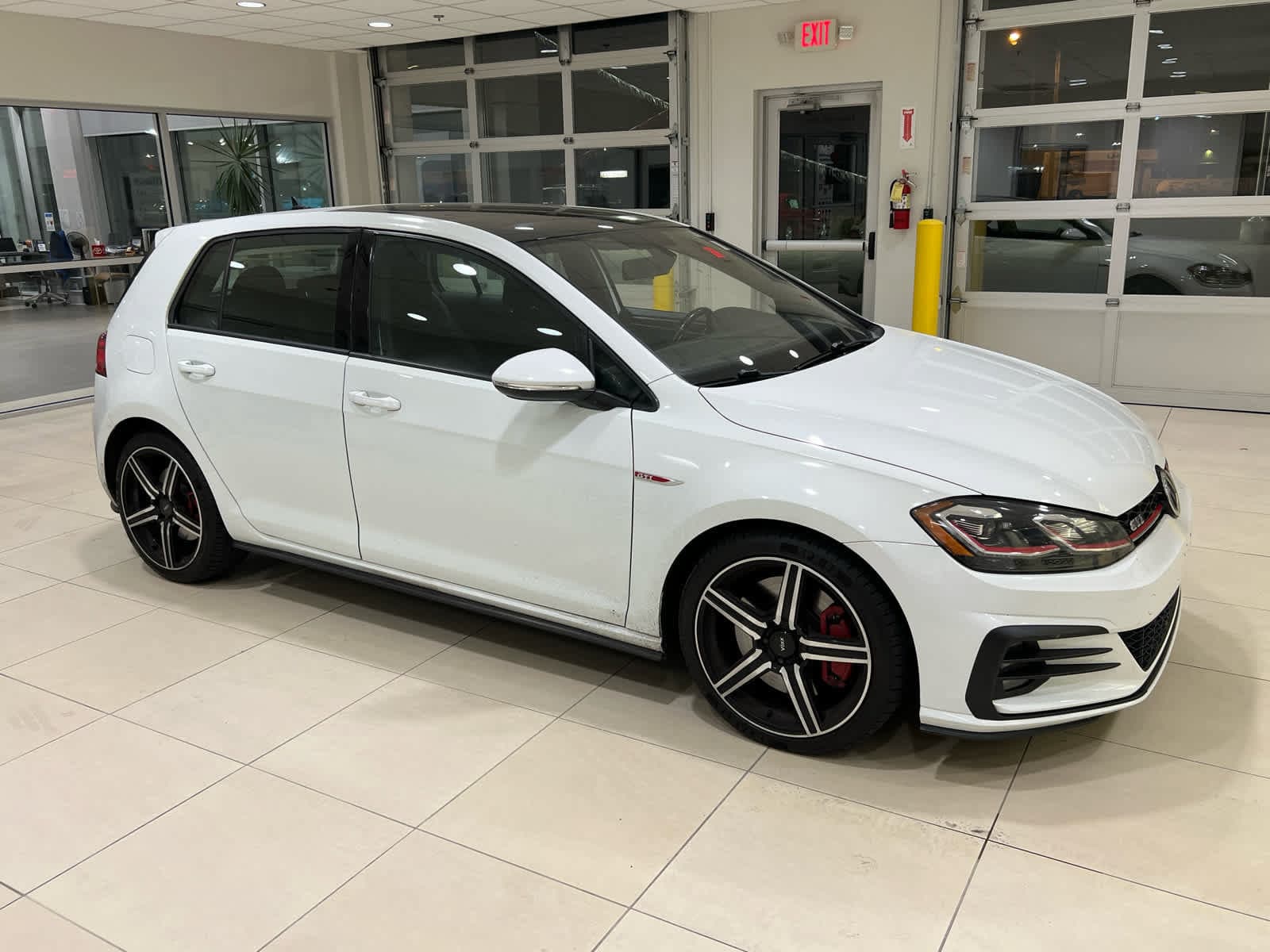 2018 Volkswagen Golf GTI SE — photo 1 of 20