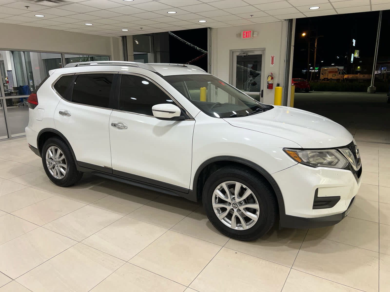 2017 Nissan Rogue SV — photo 1 of 19