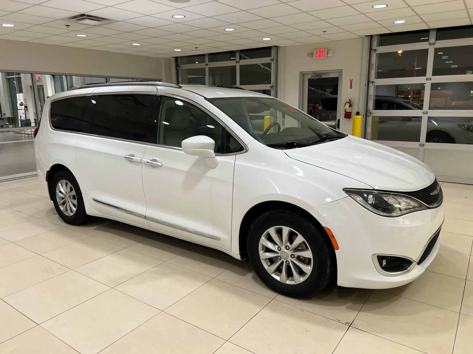2018 Chrysler Pacifica Touring L — photo 1 of 19