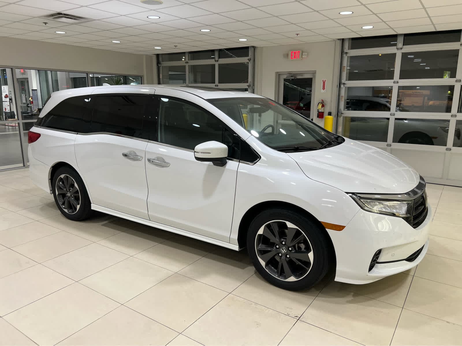 2024 Honda Odyssey Elite — photo 1 of 20