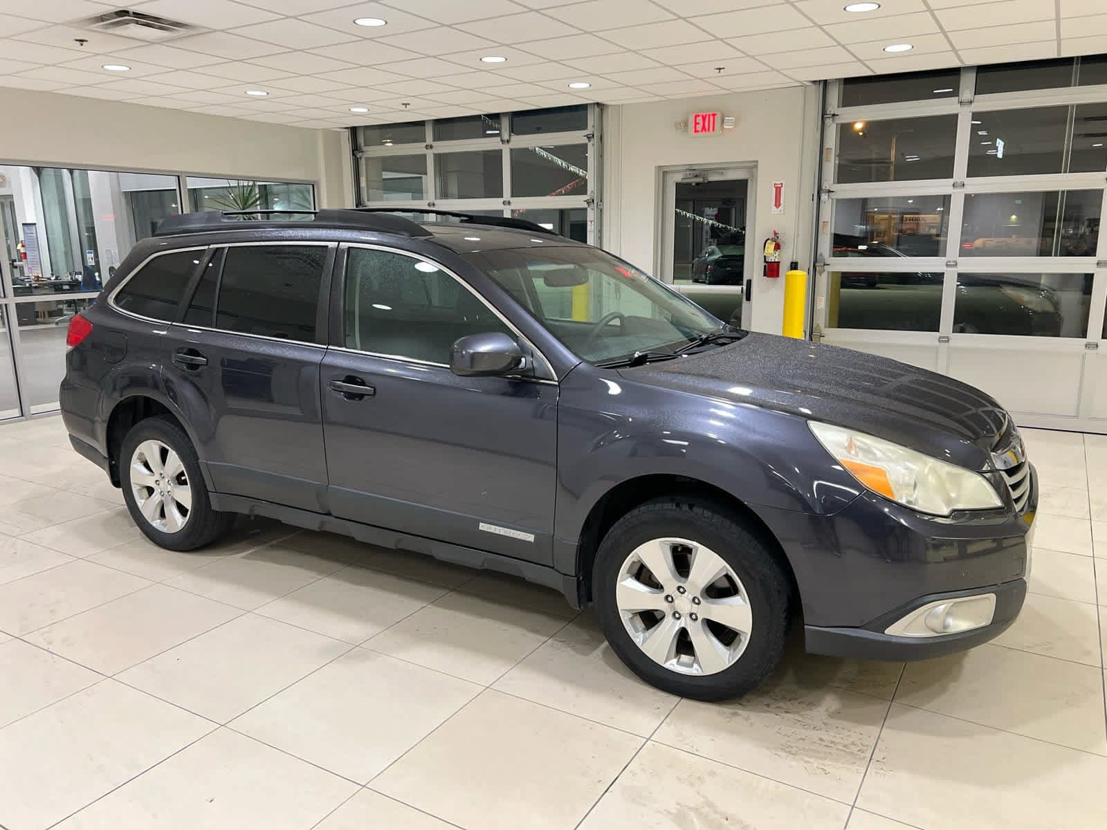2011 Subaru Outback 3.6R Limited — photo 1 of 16