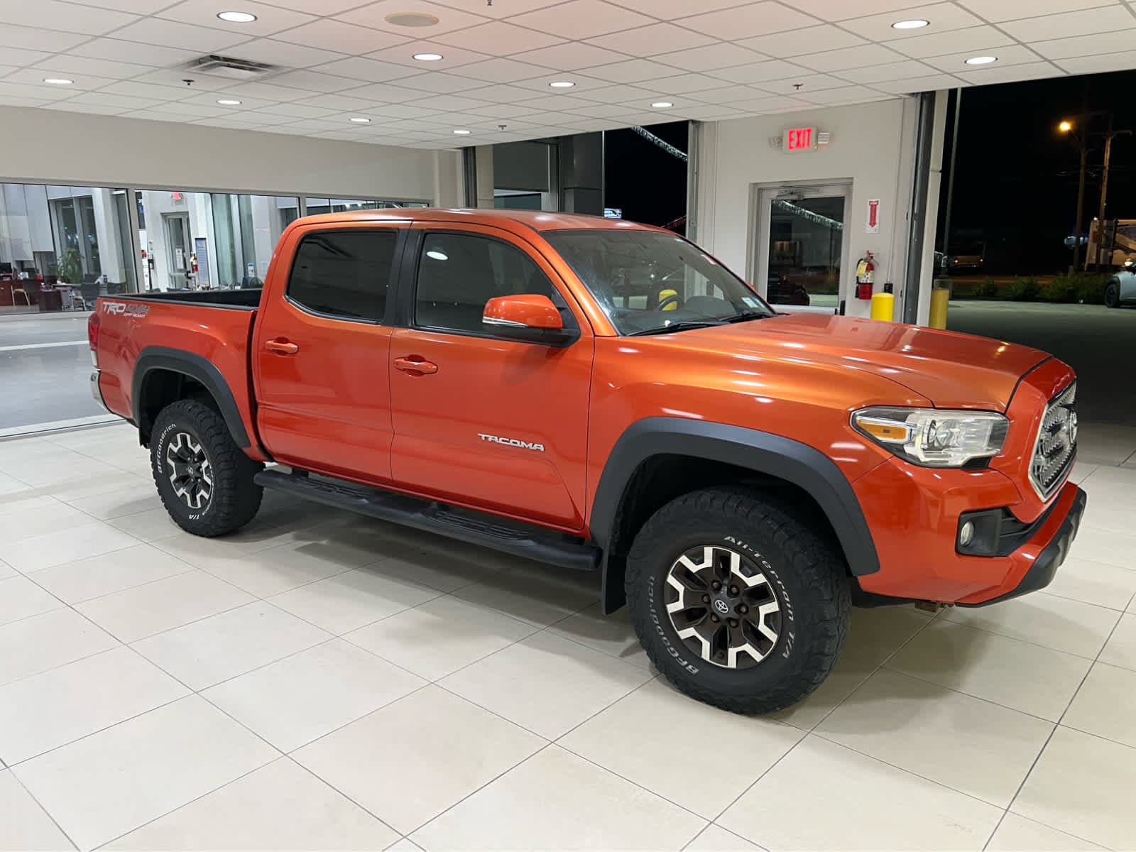 2017 Toyota Tacoma Base — photo 1 of 18