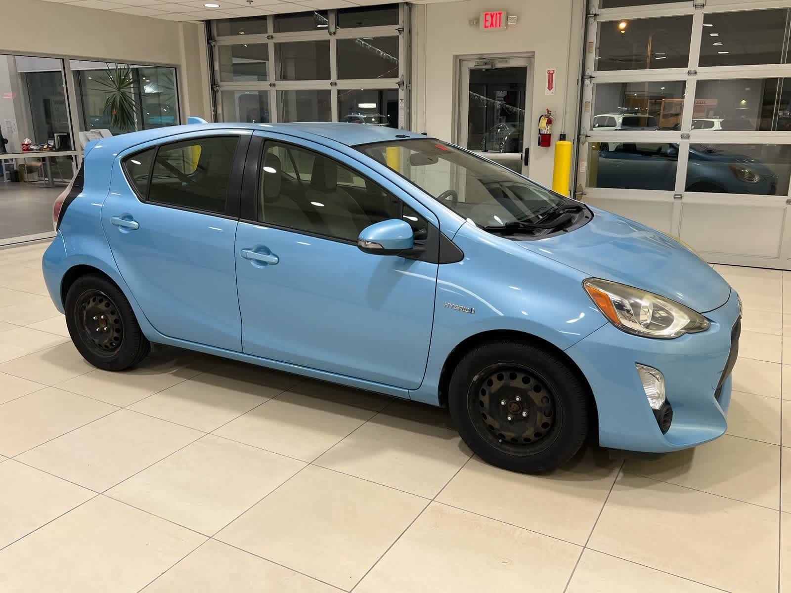 2015 Toyota Prius c One — photo 1 of 17