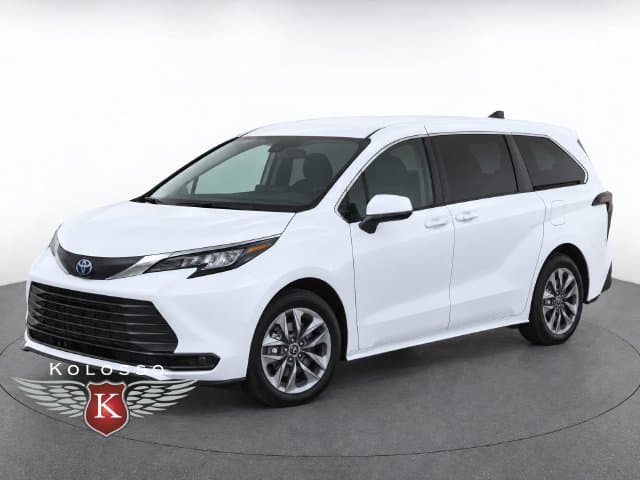 2023 Toyota Sienna LE — photo 1 of 12