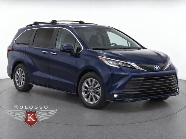 2025 Toyota Sienna XLE — photo 1 of 16