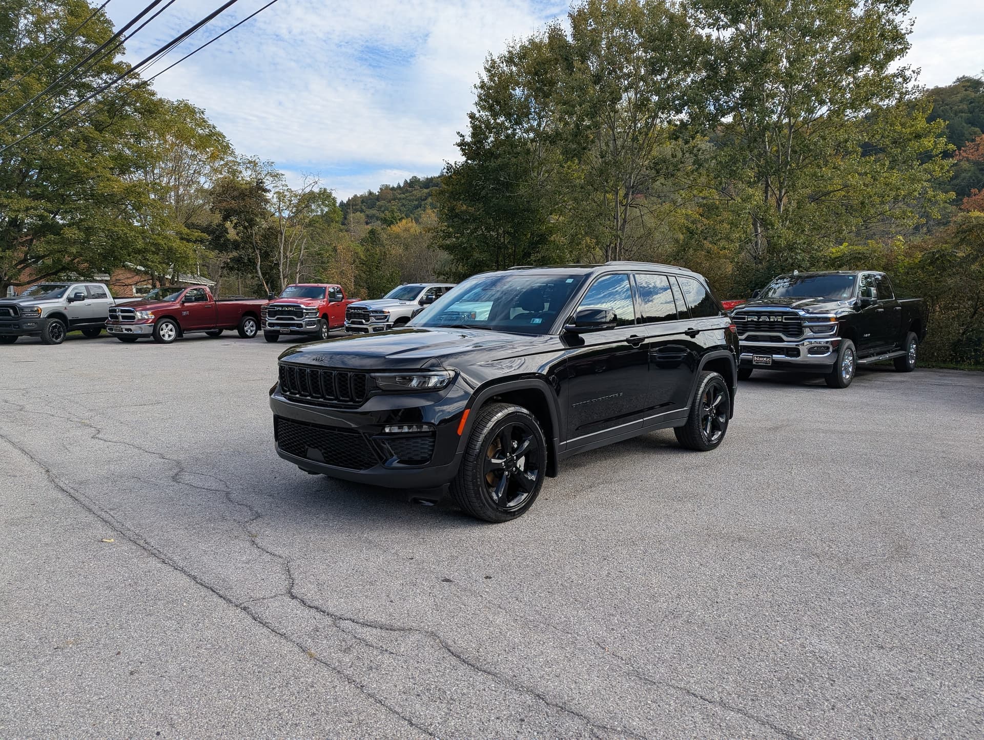 2023 Jeep Grand Cherokee Limited — photo 1 of 14