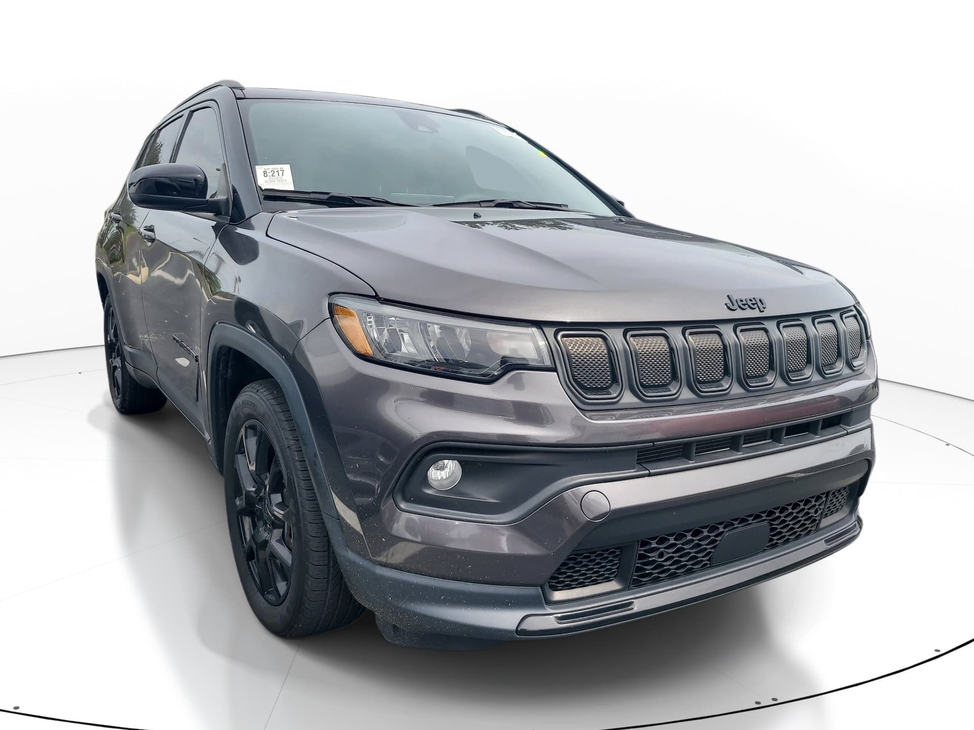 2022 Jeep Compass Latitude — photo 1 of 10