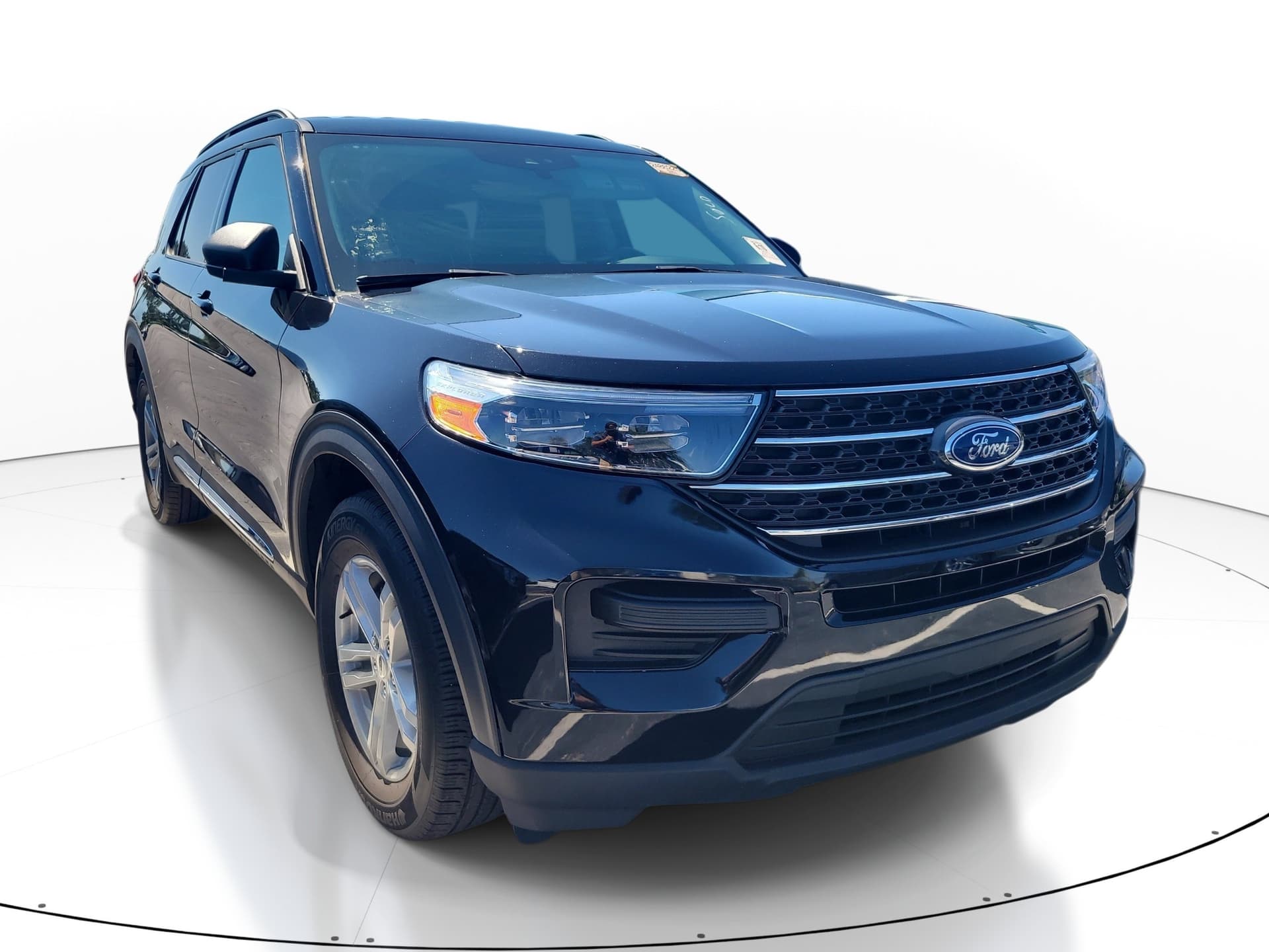 2023 Ford Explorer XLT — photo 1 of 10