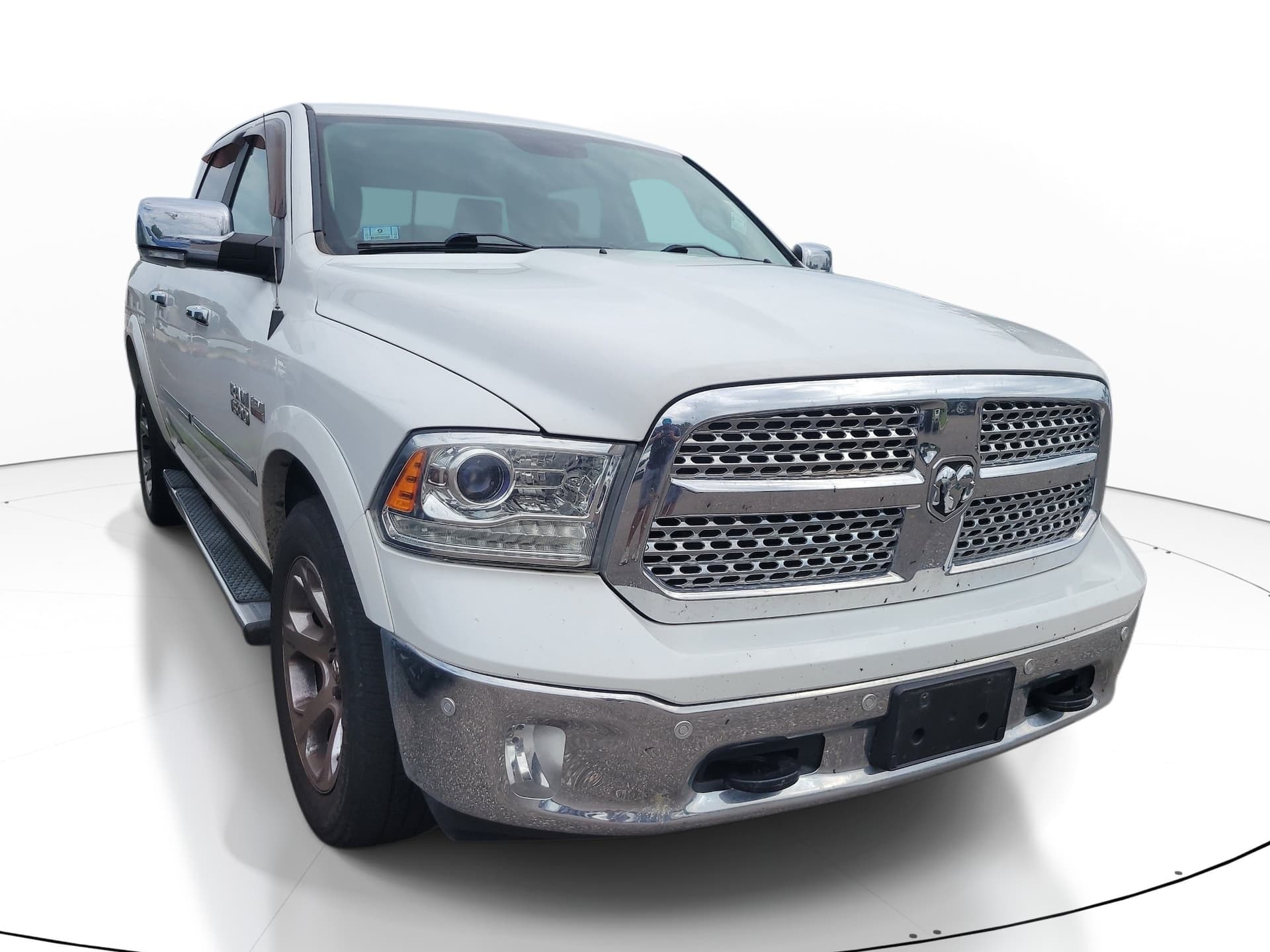 2017 RAM 1500 Laramie — photo 1 of 10