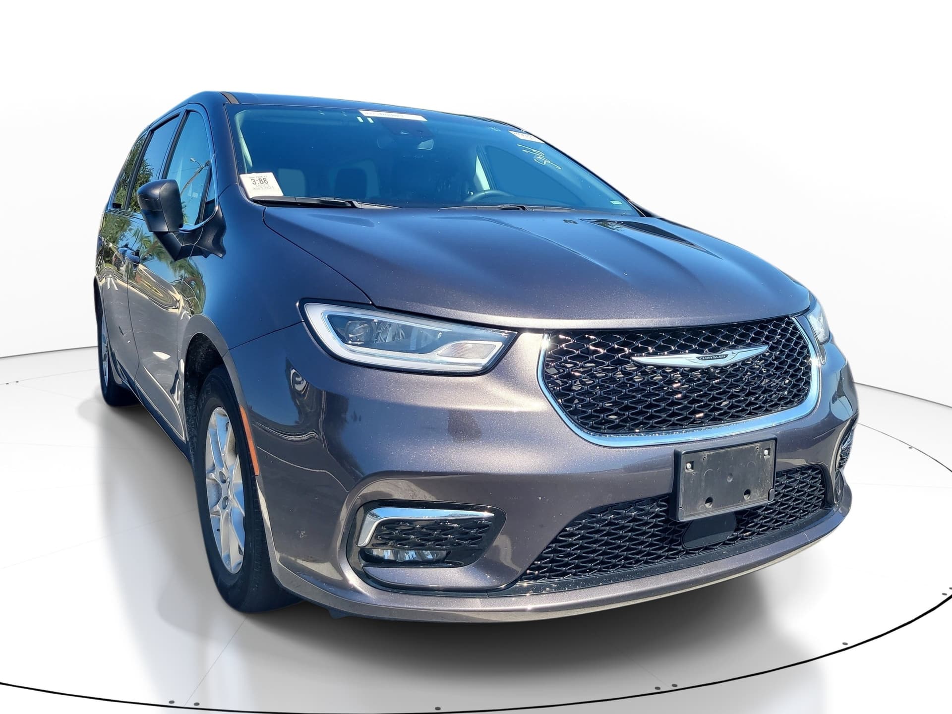 2023 Chrysler Pacifica Touring L — photo 1 of 10