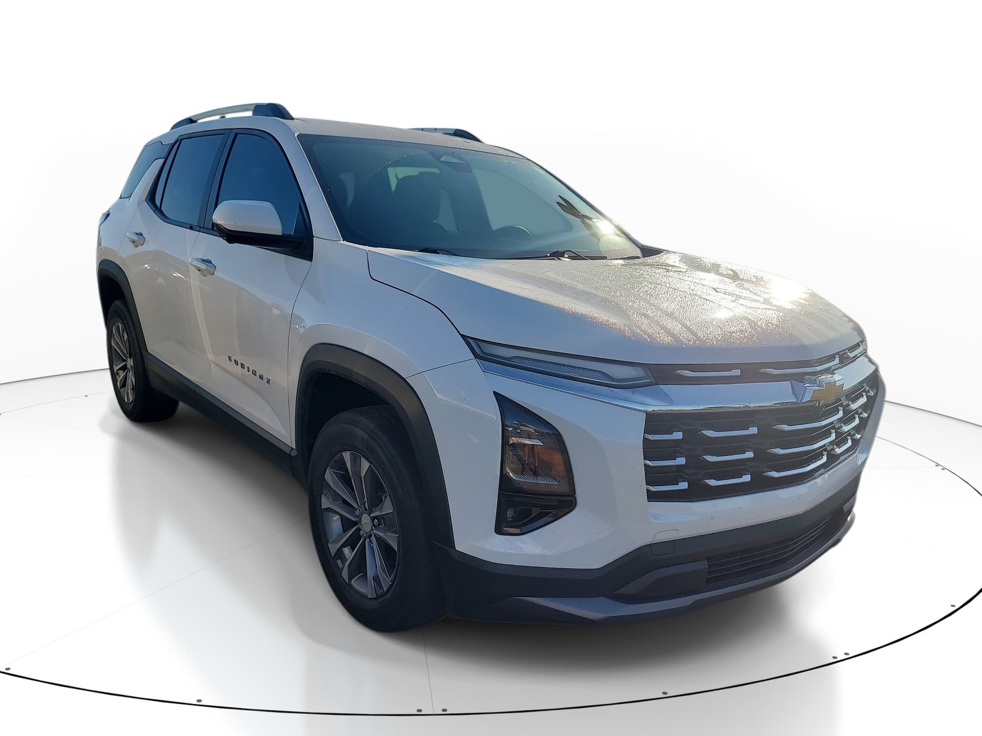 2025 Chevrolet Equinox FWD LT — photo 1 of 10