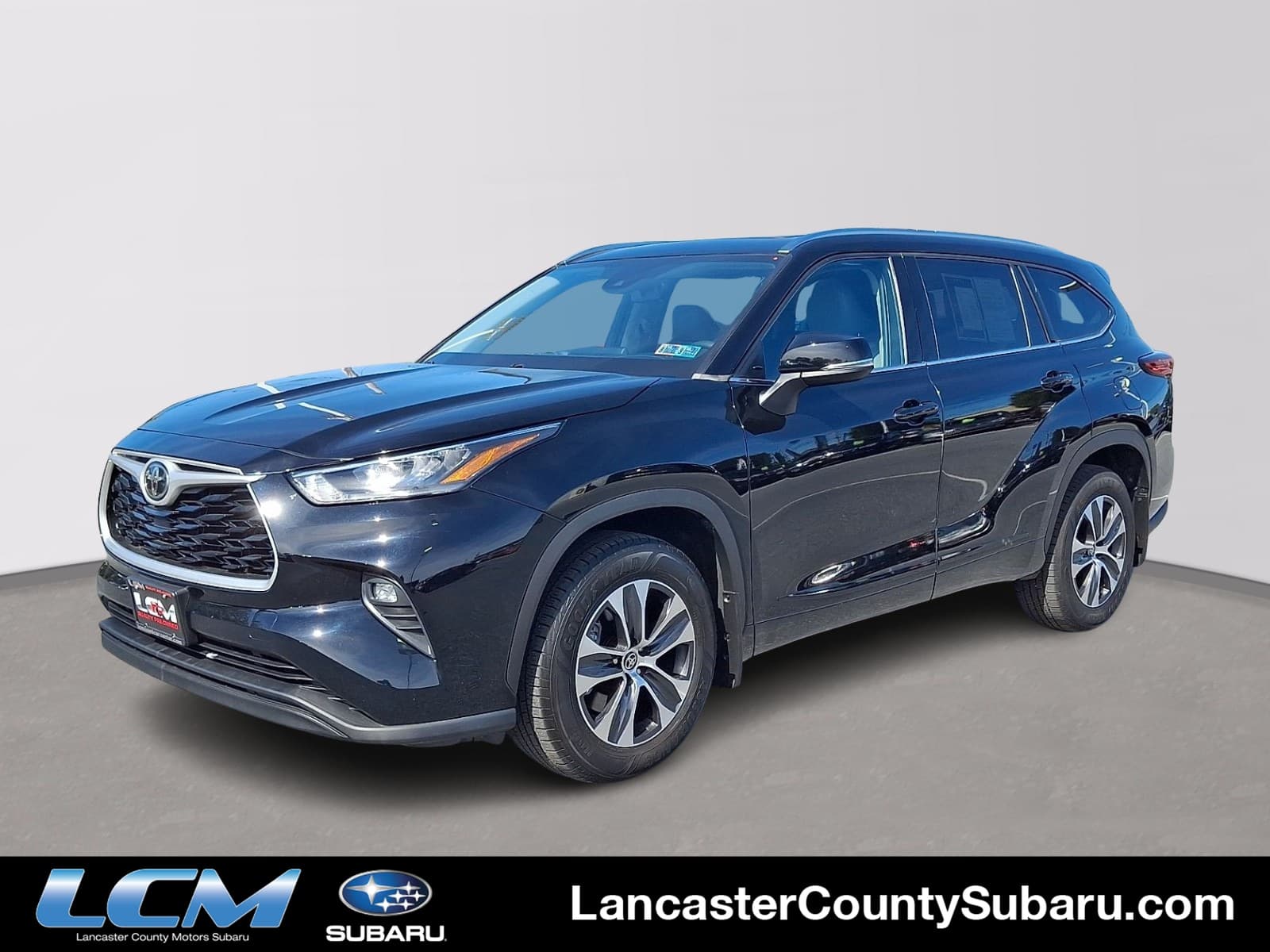 2020 Toyota Highlander XLE — photo 1 of 34