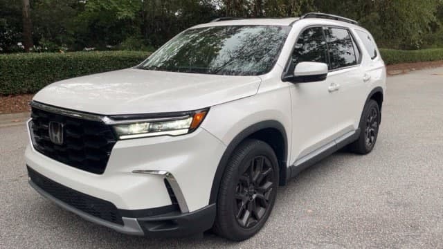 2025 Honda Pilot Touring — photo 1 of 13