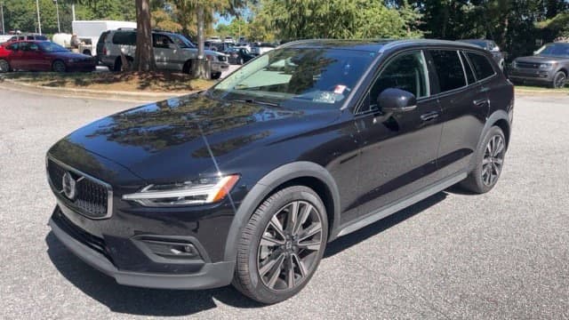 2026 Volvo V60 Cross Country Ultra — photo 1 of 13