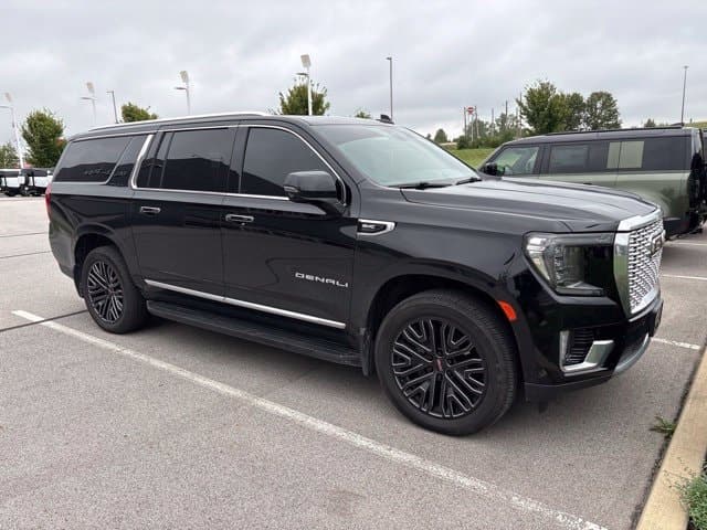 2021 GMC Yukon XL Denali — photo 1 of 10