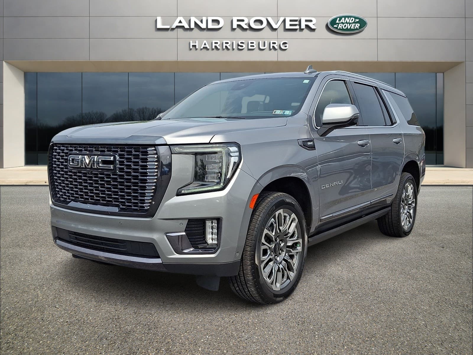 2023 GMC Yukon Denali Ultimate — photo 1 of 36