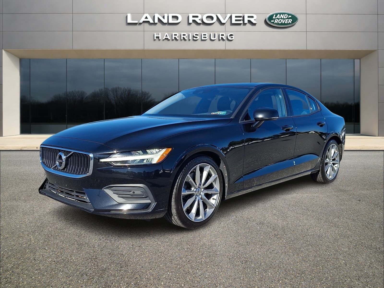 2020 Volvo S60 Momentum — photo 1 of 30