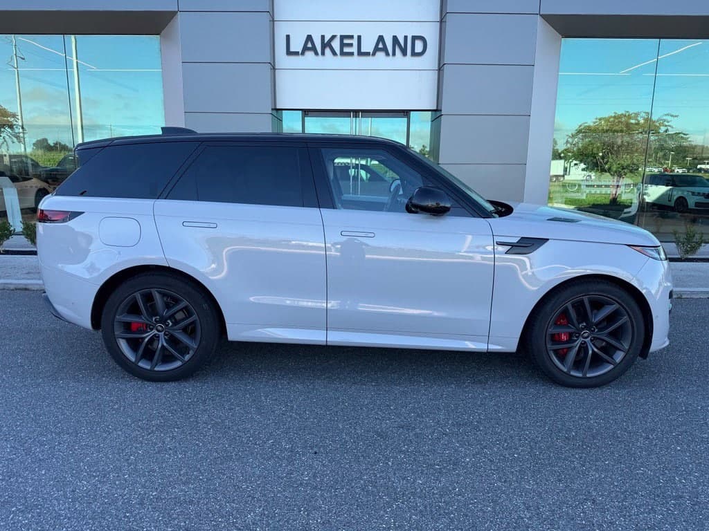 2024 Land Rover Range Rover Sport Dynamic SE — photo 1 of 10