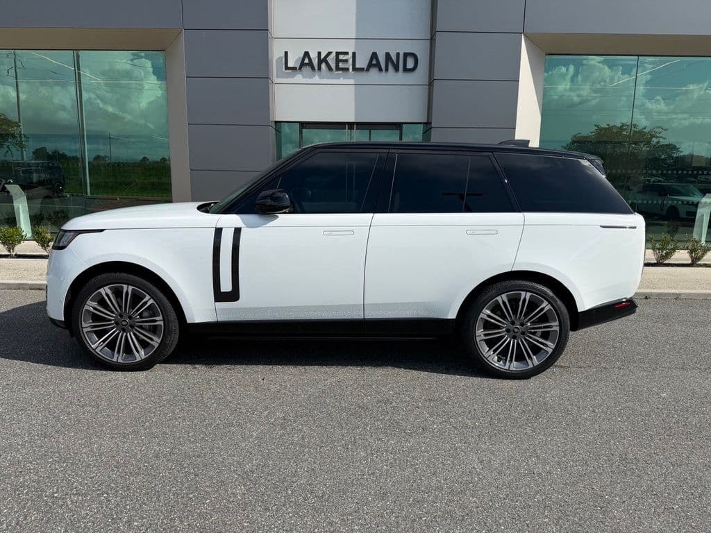 2025 Land Rover Range Rover SE — photo 1 of 10