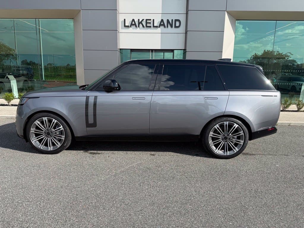 2026 Land Rover Range Rover SE — photo 1 of 10