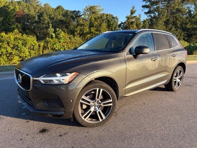 2019 Volvo XC60 Momentum — photo 1 of 13