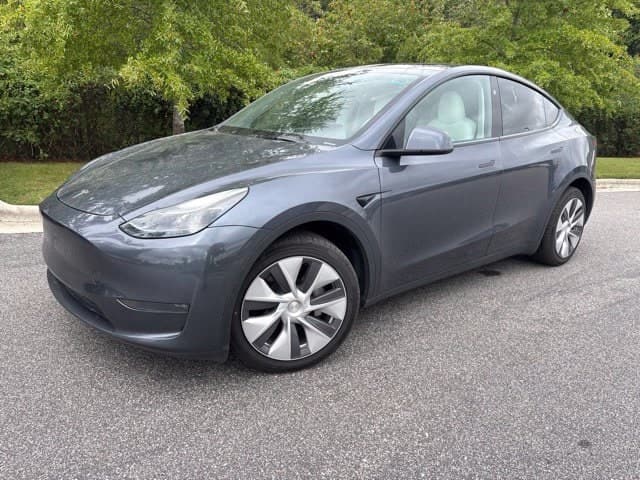 2023 Tesla Model Y Long Range — photo 1 of 13