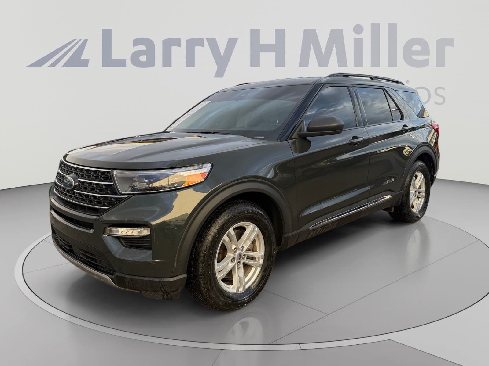2022 Ford Explorer XLT — photo 1 of 36