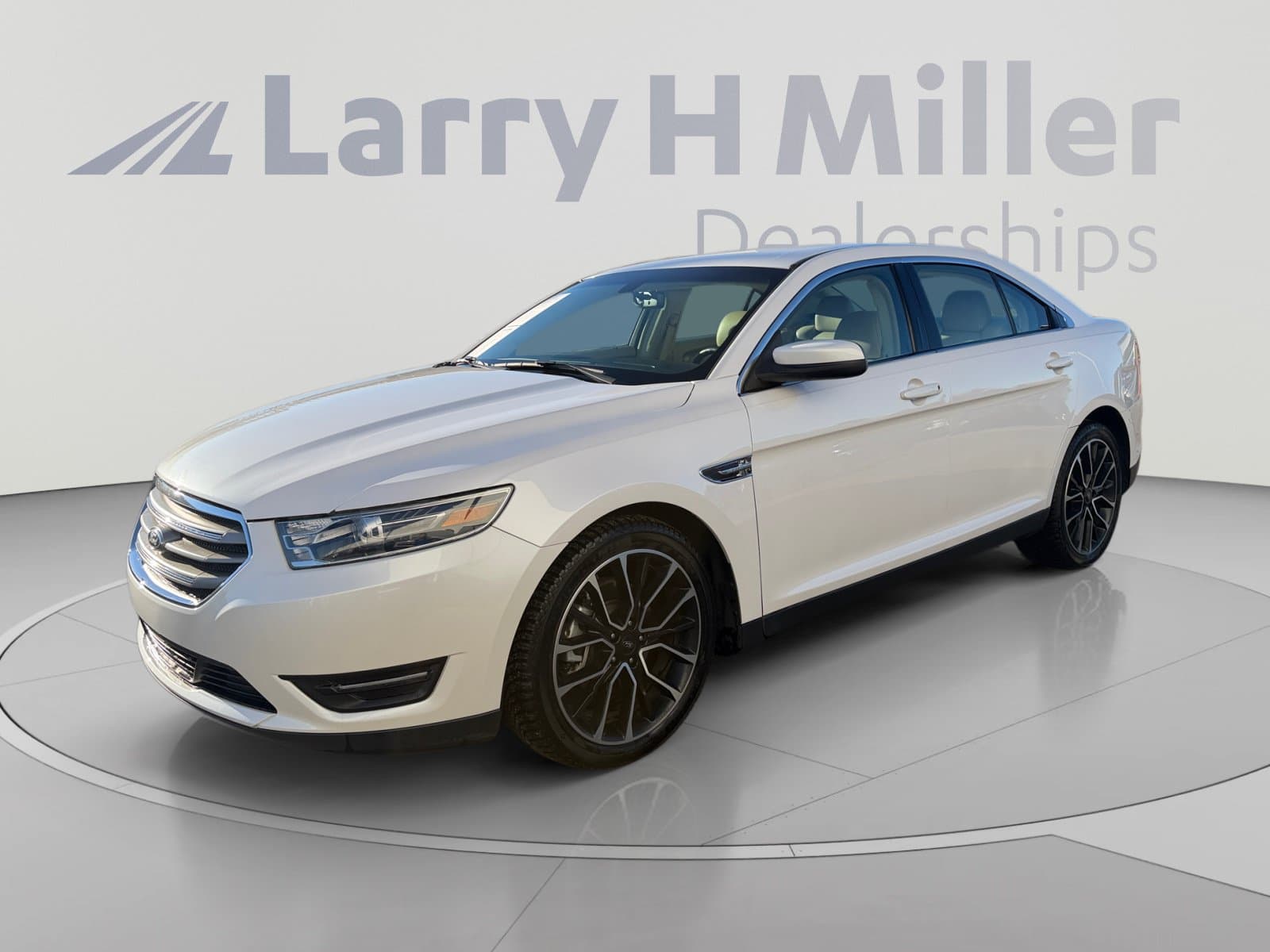 2018 Ford Taurus SEL — photo 1 of 37