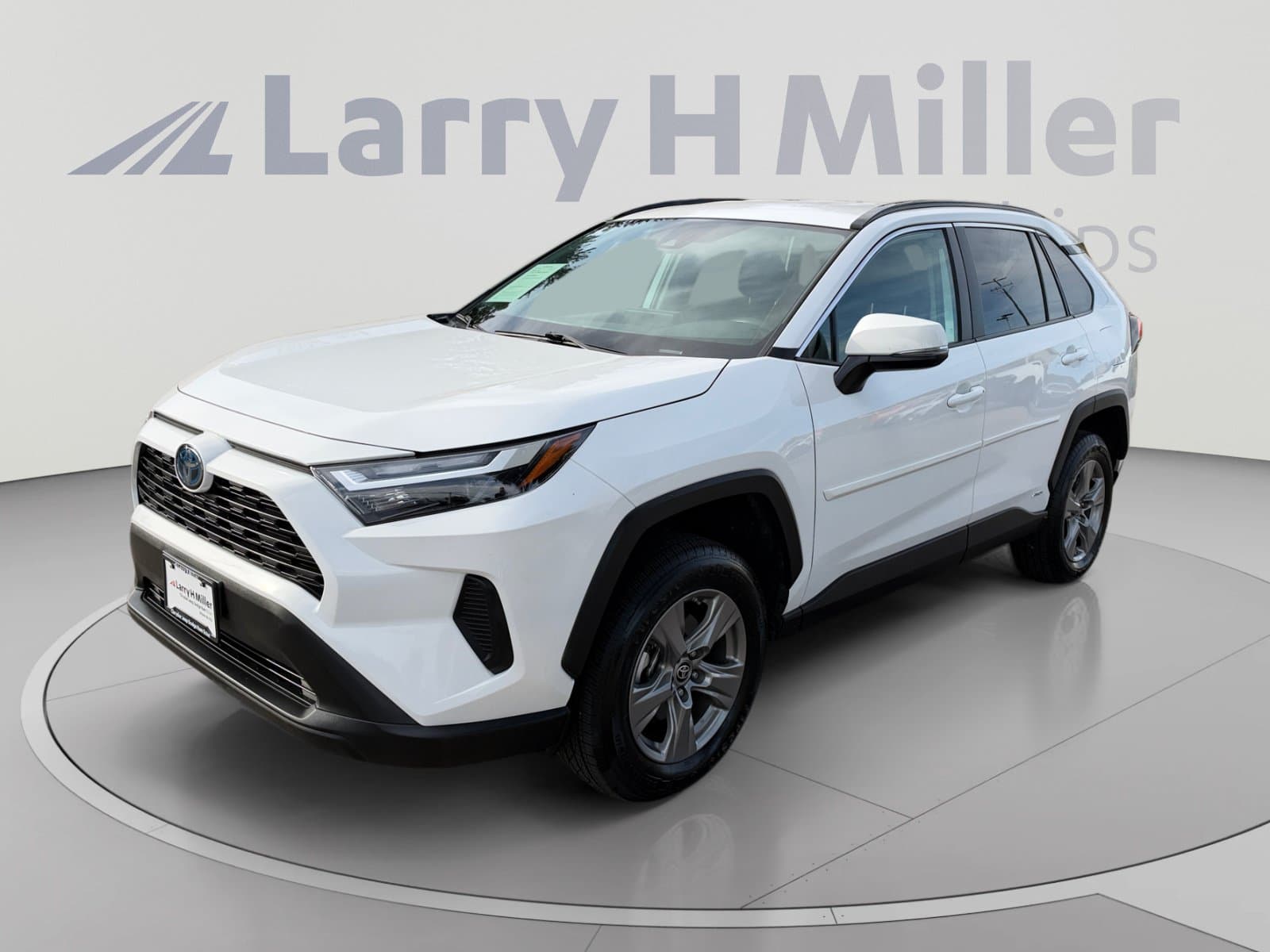 2024 Toyota RAV4 Hybrid LE — photo 1 of 35