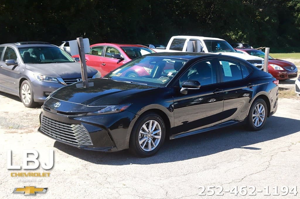 2025 Toyota Camry LE — photo 1 of 2