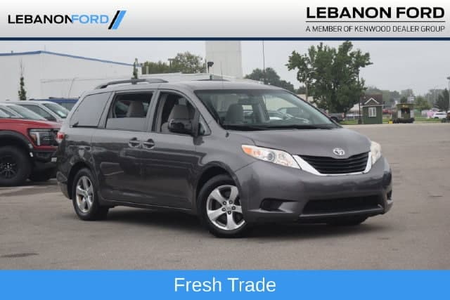 2014 Toyota Sienna LE — photo 1 of 28