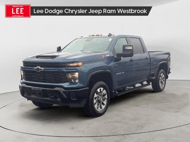 2025 Chevrolet Silverado 2500HD Custom — photo 1 of 13