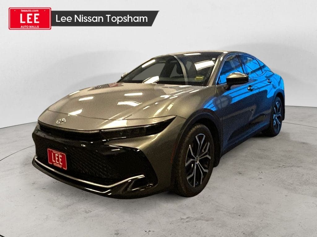 2023 Toyota Crown Limited — photo 1 of 9