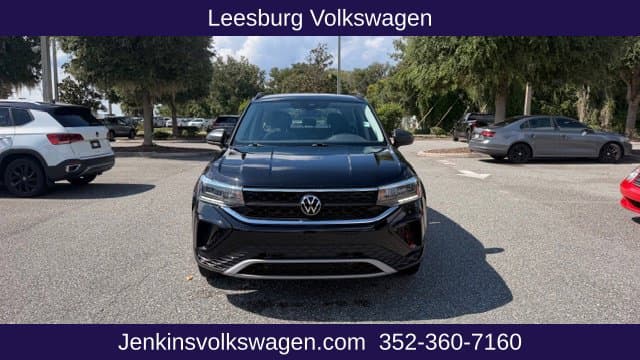 2024 Volkswagen Taos Base — photo 1 of 13