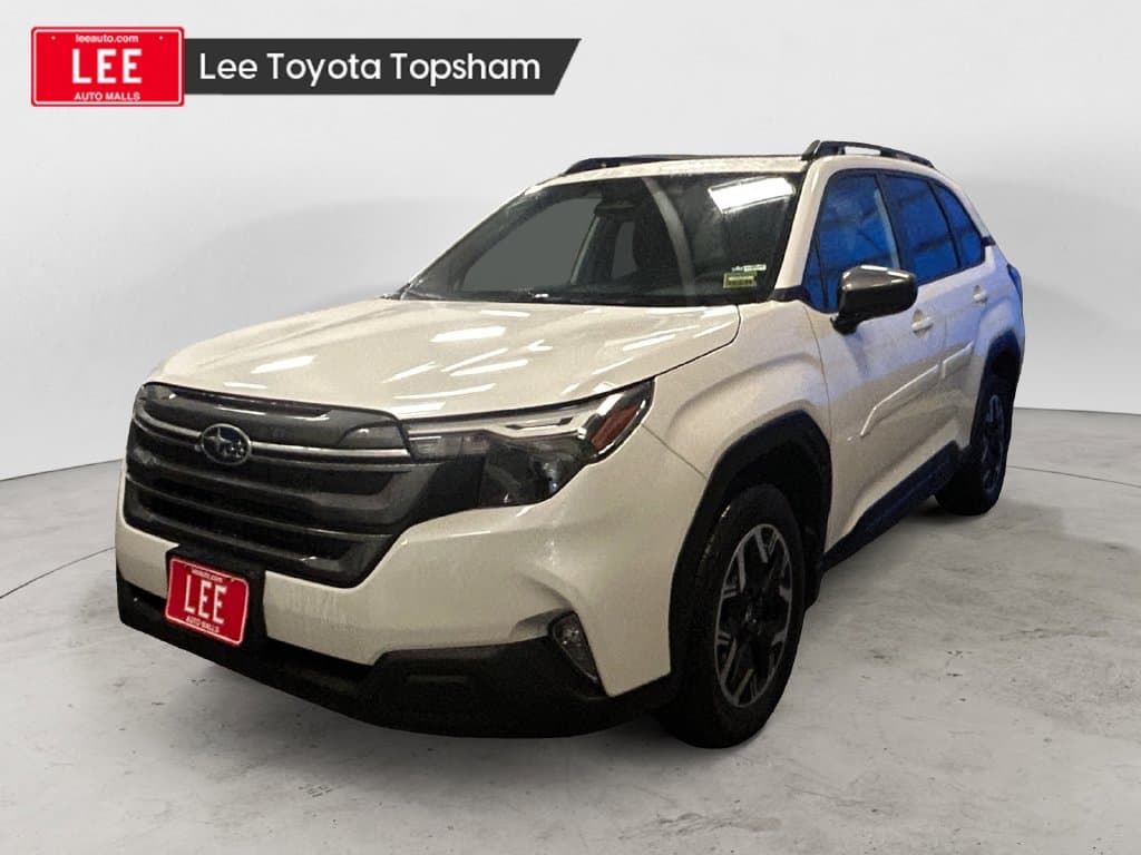 2025 Subaru Forester Premium — photo 1 of 8