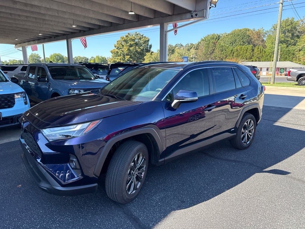 2025 Toyota RAV4 Hybrid XLE Premium — photo 1 of 10
