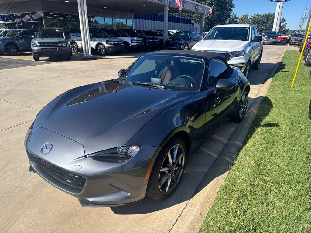 2022 Mazda MX-5 Miata Grand Touring — photo 1 of 8