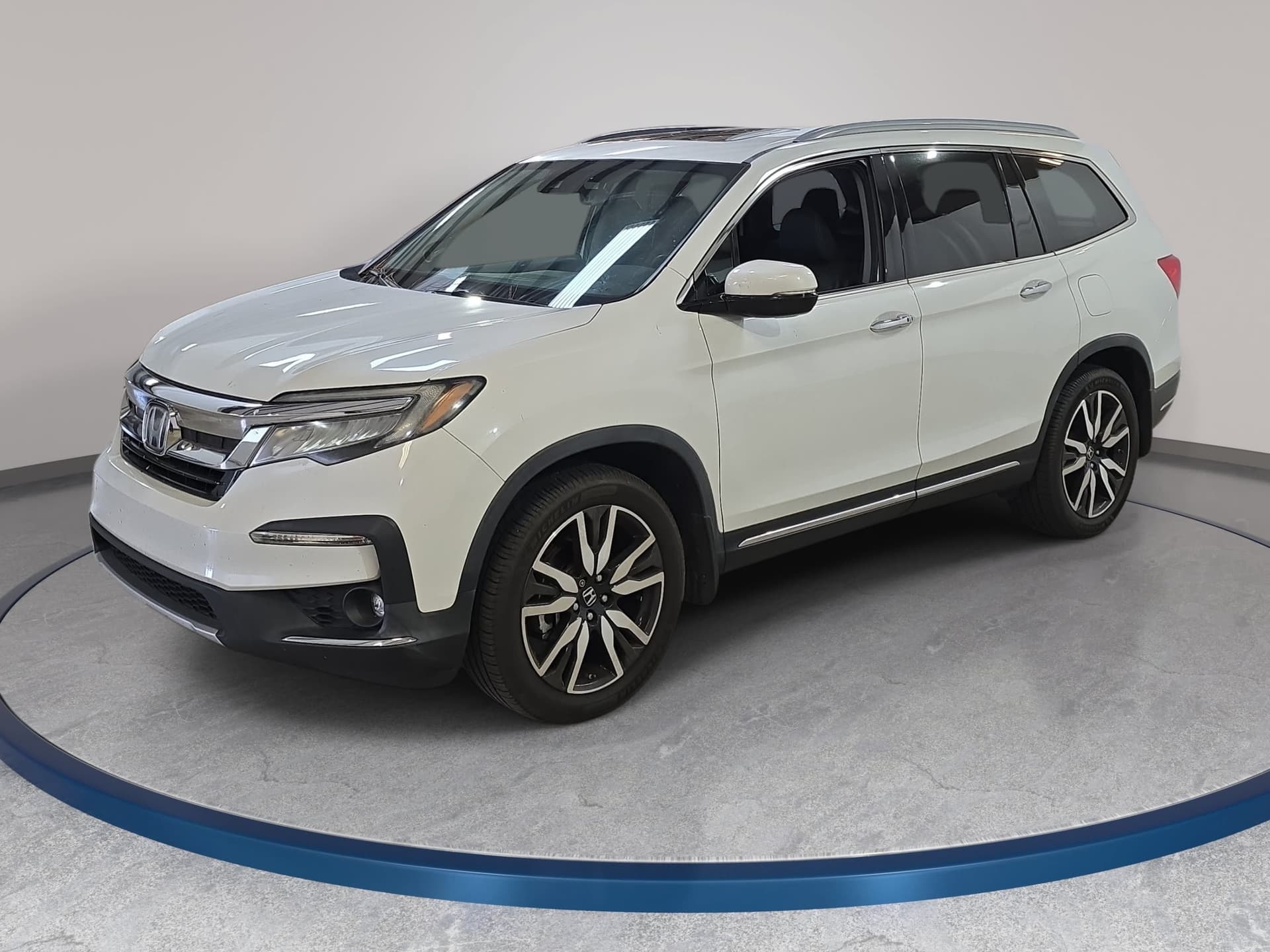 2021 Honda Pilot Touring 8-Passenger — photo 1 of 12