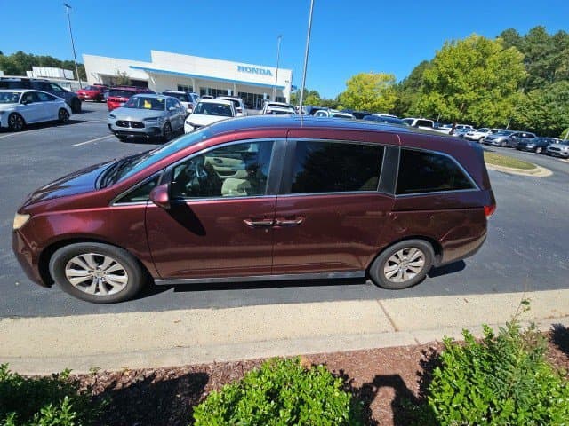 2017 Honda Odyssey SE — photo 1 of 13