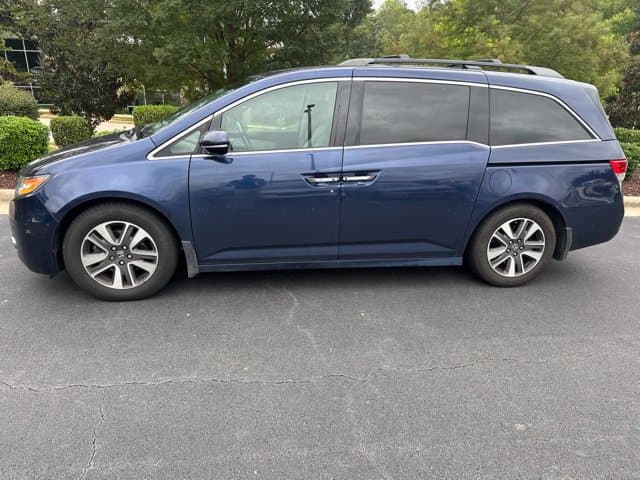 2014 Honda Odyssey Touring — photo 1 of 13